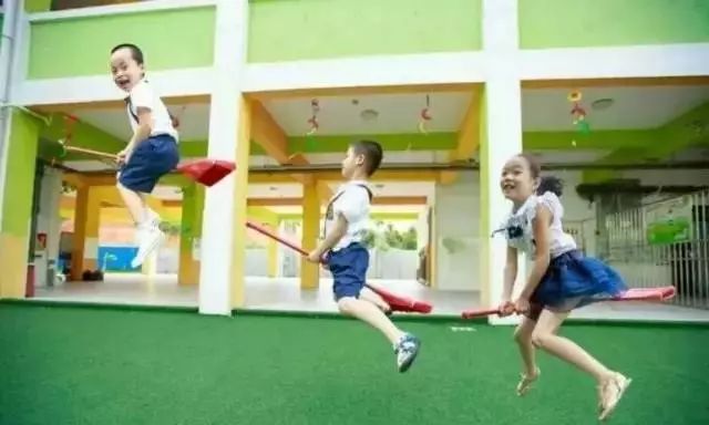 2021年幼兒園創(chuàng)意畢業(yè)照這樣拍