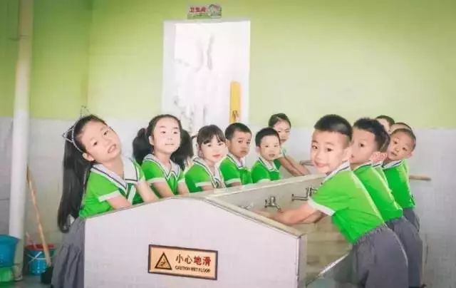 2021年幼兒園創(chuàng)意畢業(yè)照這樣拍