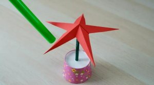 紅色五角星怎么折剪（會(huì)轉(zhuǎn)動(dòng)哦）
