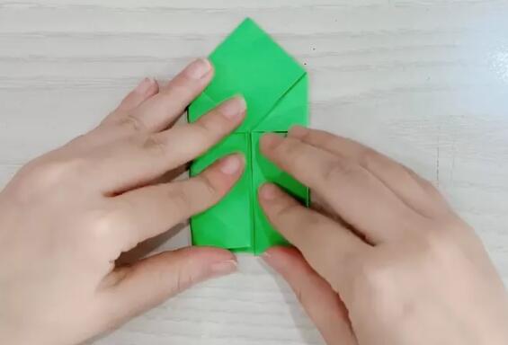 會(huì)說話的紙青蛙的折法