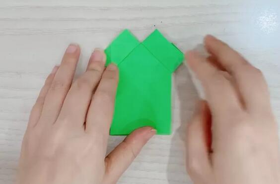 會(huì)說話的紙青蛙的折法