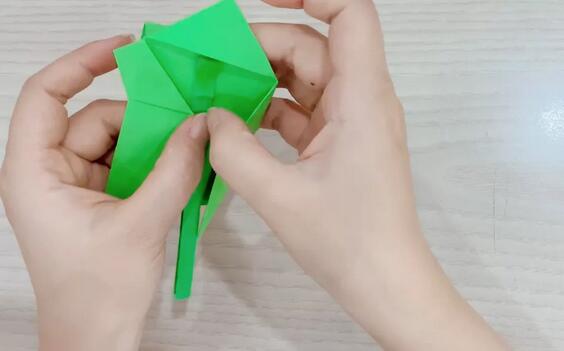 會(huì)說話的紙青蛙的折法