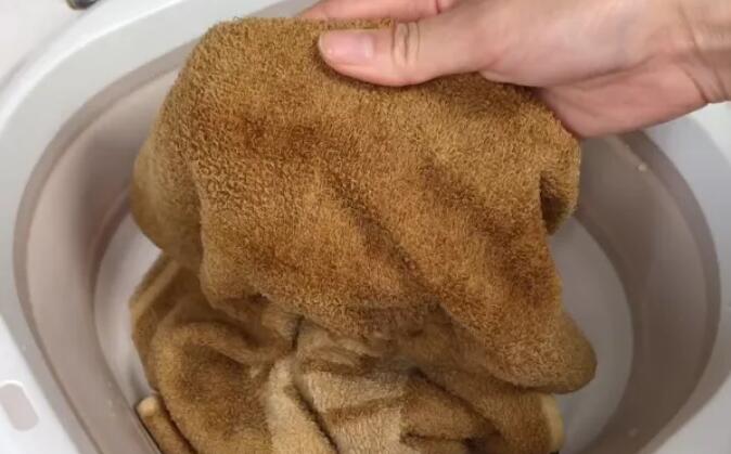 毛巾變硬又黃又臭 洗毛巾小妙招