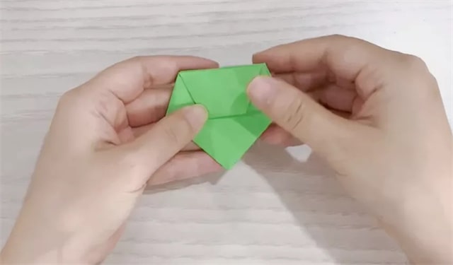 用兩張卡紙折一個逼真的西瓜