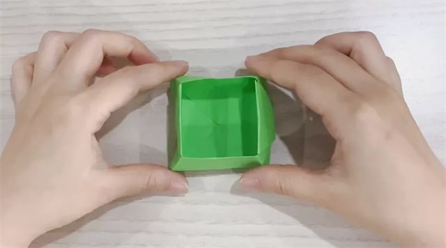 用兩張卡紙折一個逼真的西瓜