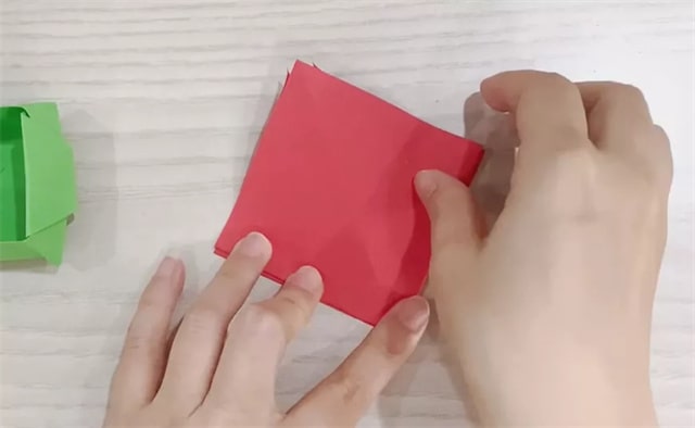 用兩張卡紙折一個逼真的西瓜