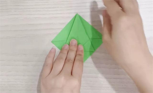 用兩張卡紙折一個逼真的西瓜
