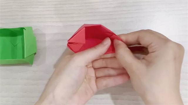 用兩張卡紙折一個逼真的西瓜
