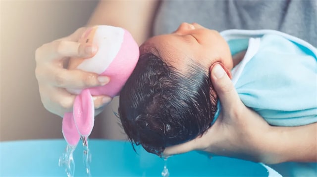 新生嬰幼兒洗澡多長時(shí)間洗一次澡？