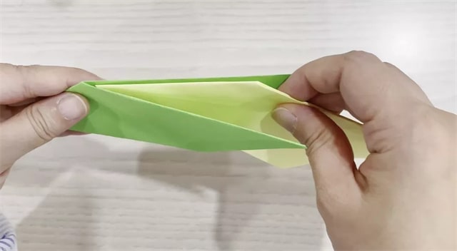 卡紙七彩飛鏢的折法怎么折簡(jiǎn)單