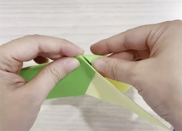 卡紙七彩飛鏢的折法怎么折簡(jiǎn)單