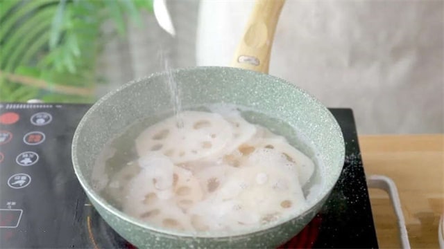 糖醋藕片的做法 3歲寶寶食譜