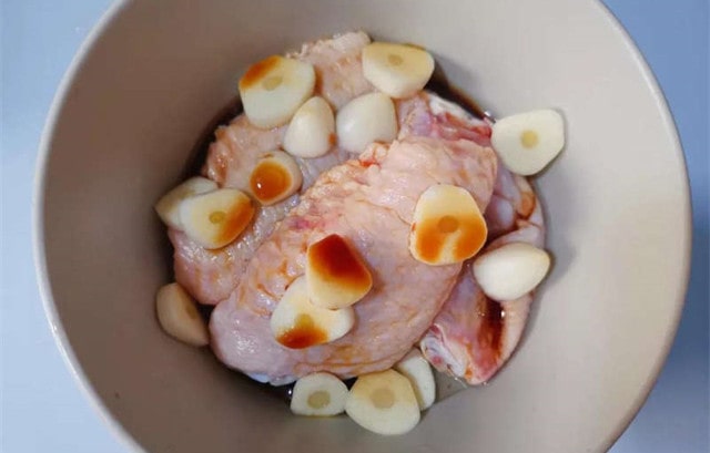 平底鍋蒜香雞翅的做法 一歲半寶寶食譜