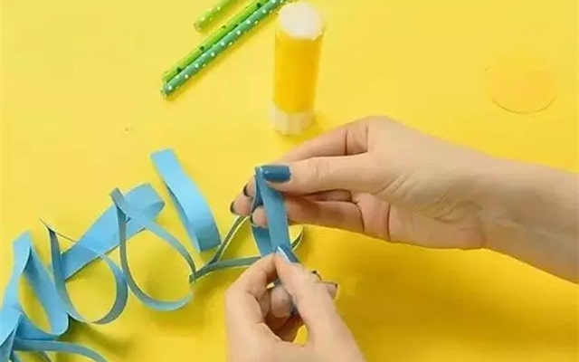 重陽節(jié)彩色卡紙手工制作《菊花》