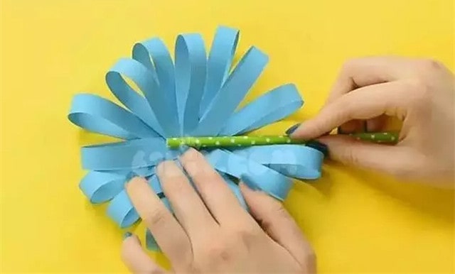 重陽節(jié)彩色卡紙手工制作《菊花》