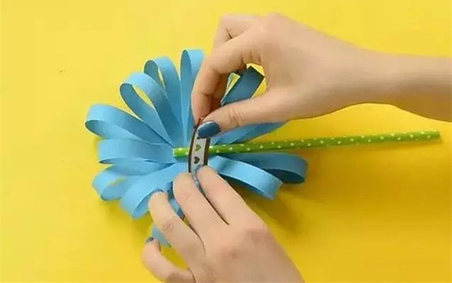 重陽節(jié)彩色卡紙手工制作《菊花》