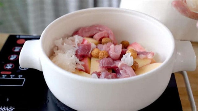 雙果銀耳羹的做法 1歲寶寶食譜
