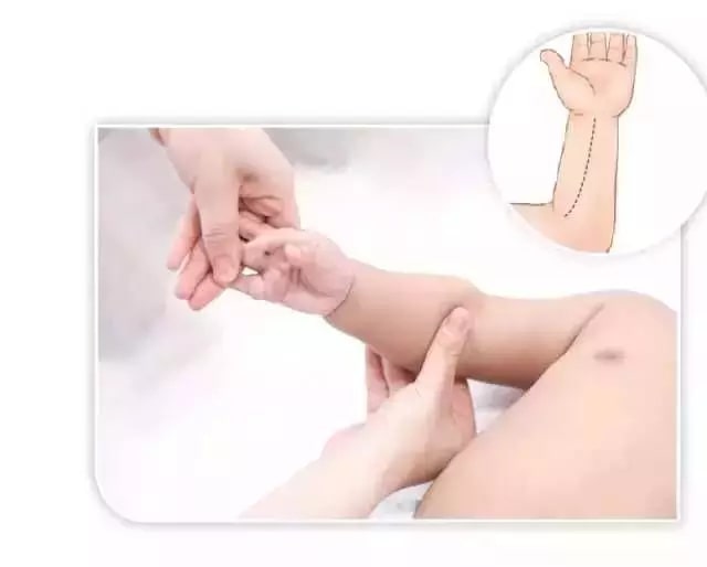 寶寶發(fā)燒了怎么辦如何退燒方法
