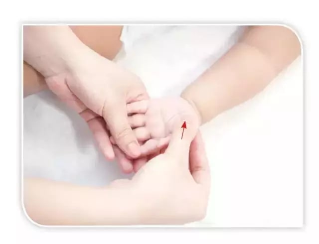 寶寶發(fā)燒了怎么辦如何退燒方法