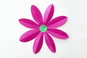 幼兒園剪紙花教程（8個花瓣）