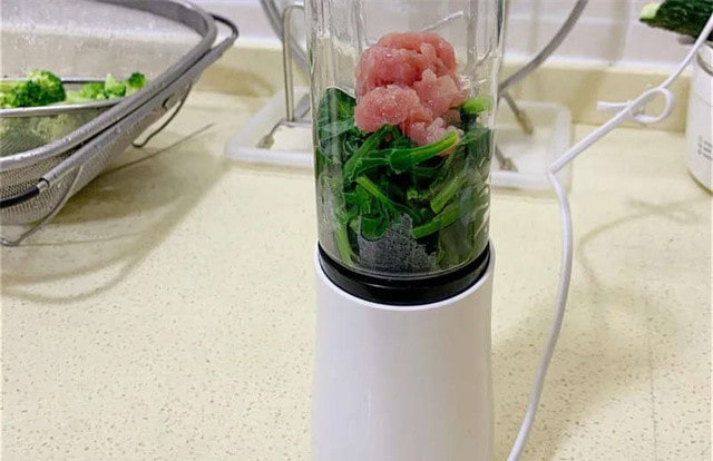 蔬菜肉泥小魚面的做法 1歲寶寶食譜