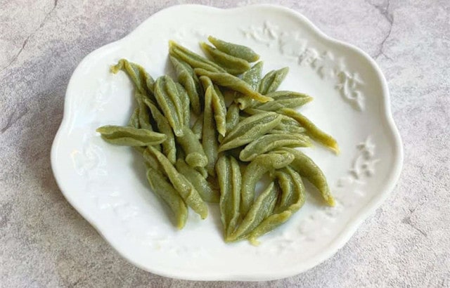 蔬菜肉泥小魚面的做法 1歲寶寶食譜