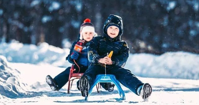 4個(gè)玩雪親子游戲和幼兒安全教育策略
