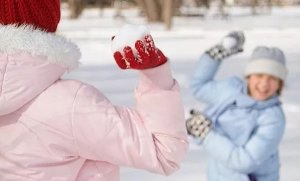 4個玩雪親子游戲和幼兒安全教育策略