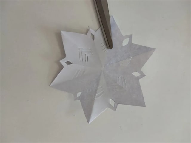 雪花剪紙步驟圖解