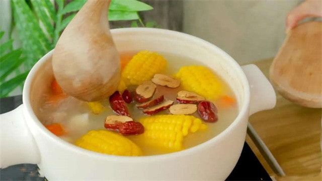 山藥玉米胡蘿卜排骨湯的做法