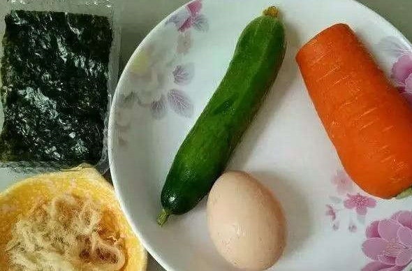 海苔肉松飯團的做法