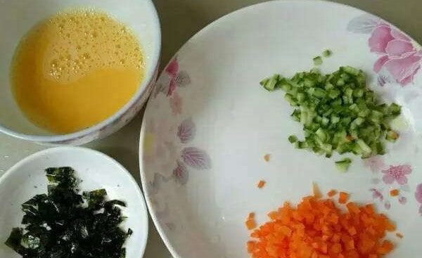 海苔肉松飯團的做法