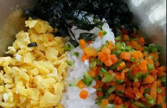 海苔肉松飯團的做法
