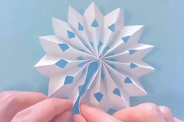 立體雪花剪紙步驟圖解
