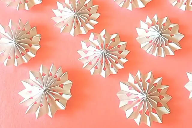 立體雪花剪紙步驟圖解