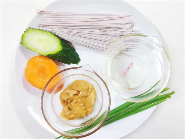 寶寶吃花生醬拌面的做法