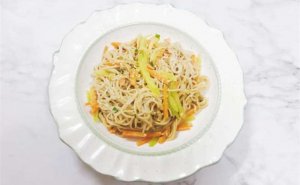寶寶吃花生醬拌面的做法