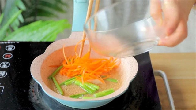 寶寶吃蔥油拌面的做法