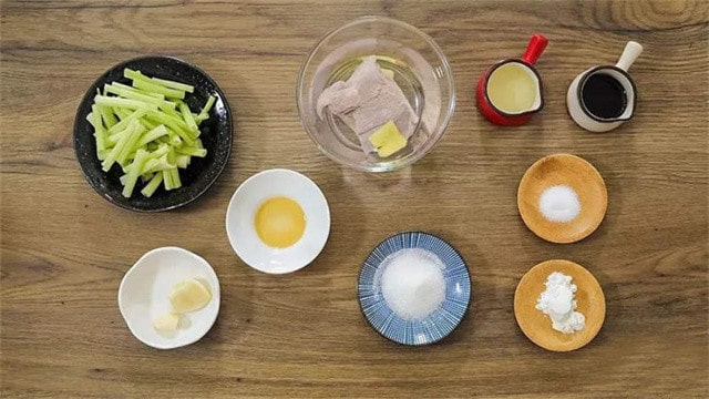 西芹炒豬肝的做法