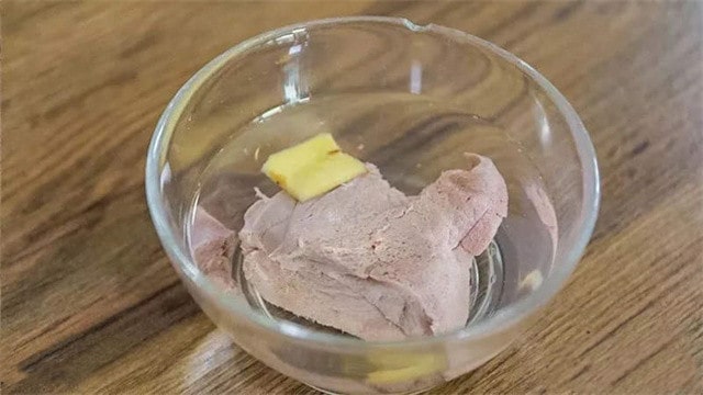 西芹炒豬肝的做法