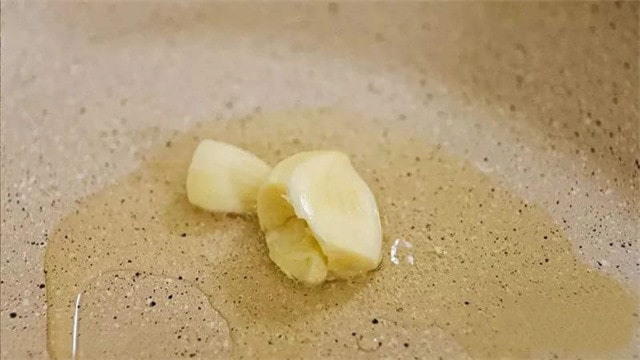 西芹炒豬肝的做法