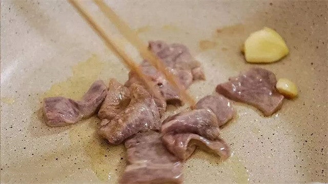西芹炒豬肝的做法