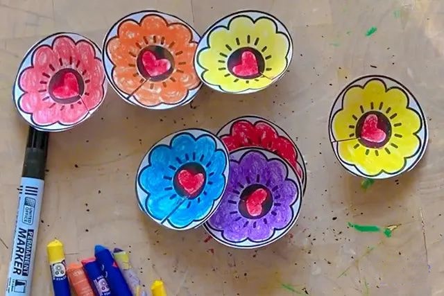 婦女節(jié)手工剪紙花束制作方法