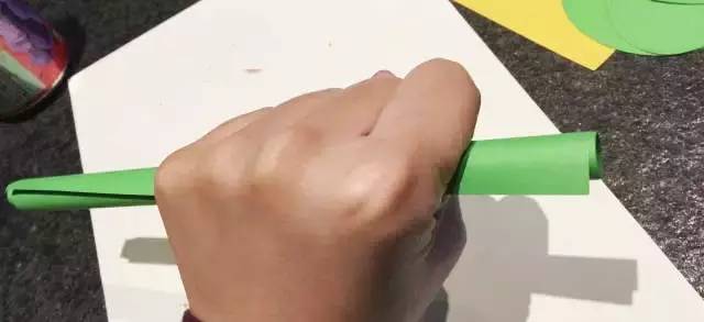 幼兒園植樹節(jié)手工制作《衍紙大樹》