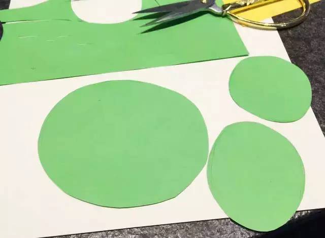 幼兒園植樹節(jié)手工制作《衍紙大樹》
