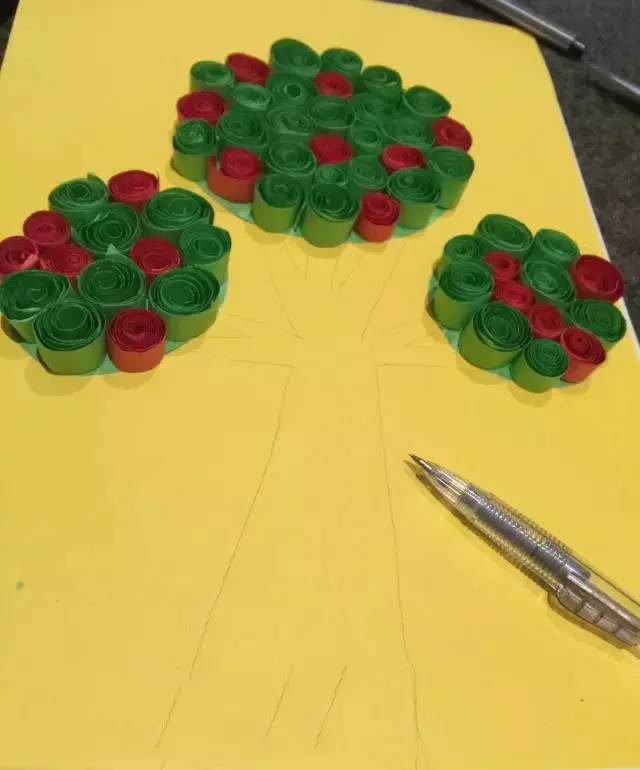 幼兒園植樹節(jié)手工制作《衍紙大樹》