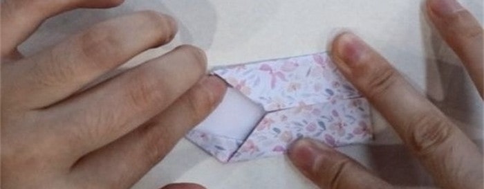 五瓣花朵折紙教程