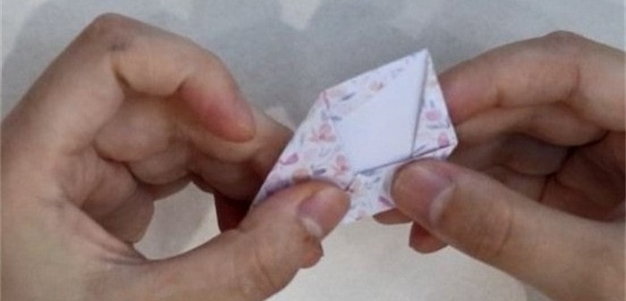 五瓣花朵折紙教程