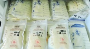 冰凍保存的母乳，怎么解凍給寶寶喝？