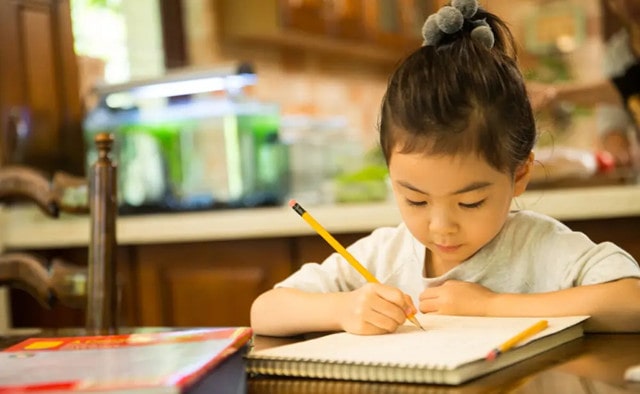 家園攜手做好前書寫準(zhǔn)備，助力幼小銜接